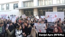 Studenti ispred Pokrajinske skupštine u Novom Sadu, 17. decembar 2024.