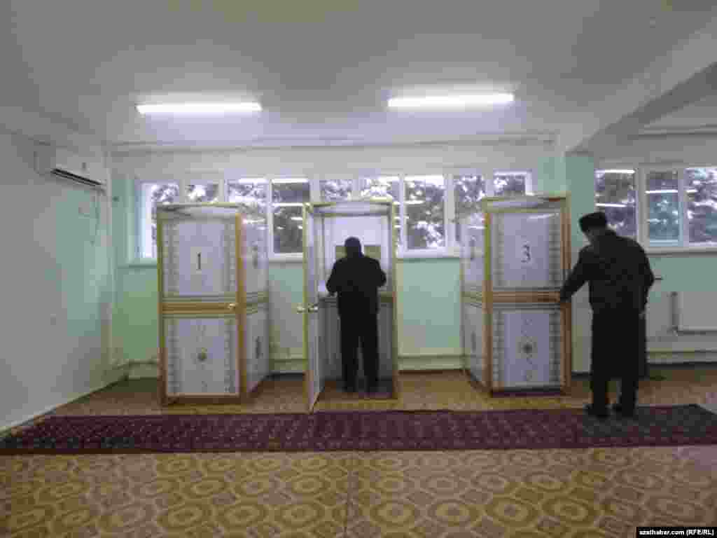 Ses bermek üçin kabinalar