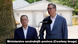 Ivica Daçiq, kryetar i Partisë Socialiste të Serbisë, dhe Aleksandar Vuçiq, funksionar i Partisë Përparimtare Serbe dhe ish-president i Serbisë, më 30 qershor 2026.