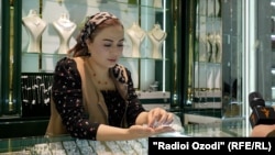 Корманди як дукони тилофурӯшӣ дар Душанбе