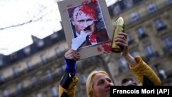 Дэманстрацыя супраць нападу Расеі на Ўкраіну, Парыж, 5 сакавіка 2022