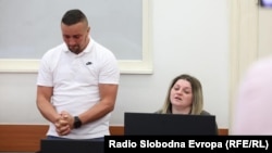 Roditelji preminule djevojčice tokom izricanja presude, 24. april 2026. 