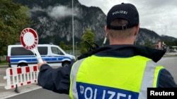 Poliția germană face deja controale aleatorii la Kiefersfelden, la granița cu Austria. Începând cu 16 septembrie, verificările vor fi făcute în mod regulat, la toate trecerile terestre.