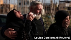 Ливан. Израилдин Срифа айылына урган соккусунда каза болгондордун жакындары. Анда бир үй-бүлөдөн төрт киши каза тапкан, арасында 1,5 жашар Талин да бар. 2026-жылдын 12-апрели 