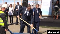 Predsednik Srbije Aleksandar Vučić položio je kamen temeljac nove fabrike za proizvodnju vakcina Sinopharm protiv COVID-19 u Beogradu, 9. septembra 2021.
