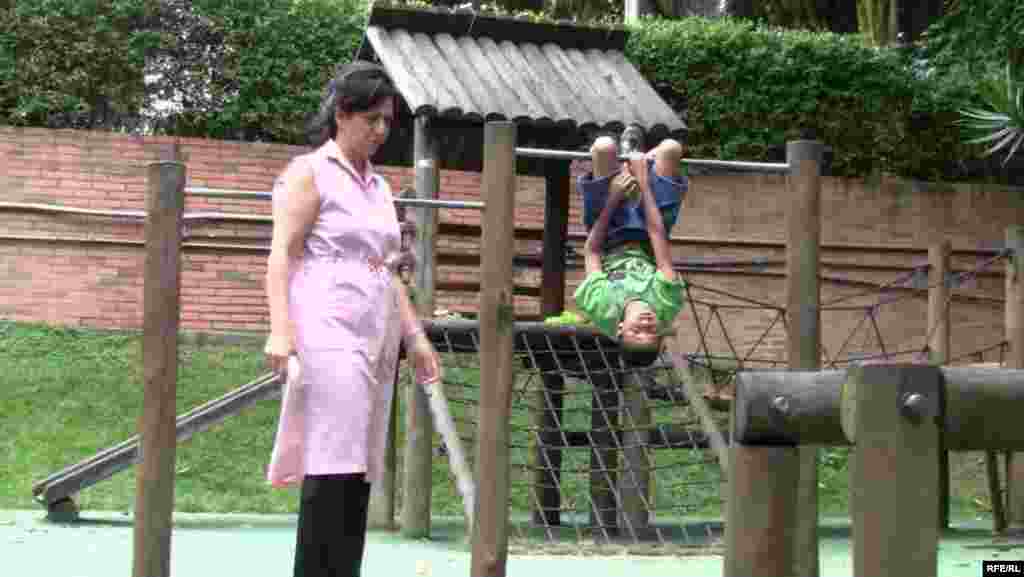 Paraisapolis Community Program #32