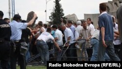 Протести на Албанците против полициската операција Монструм.