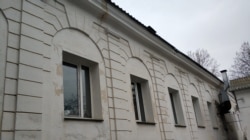 Трещины на правом боковом фасаде
