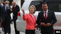 Predsednica Evropske komisije Ursula von der Leyen i premijer Severne Makedonije Zoran Zaev u Skoplju 28. septembra 2021. 