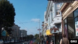 Знаменитая улица Haight-Ashbury в Сан-Франциско, "колыбель" движения хиппи