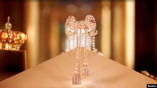 Një nga bizhuteritë e vjedhura nga Muzeu i Luvrit.