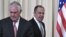 Orsýetiň daşary işler ministri Sergeý Lawrow (sagda) we ABŞ-nyň döwlet sekretary Reks Tillerson