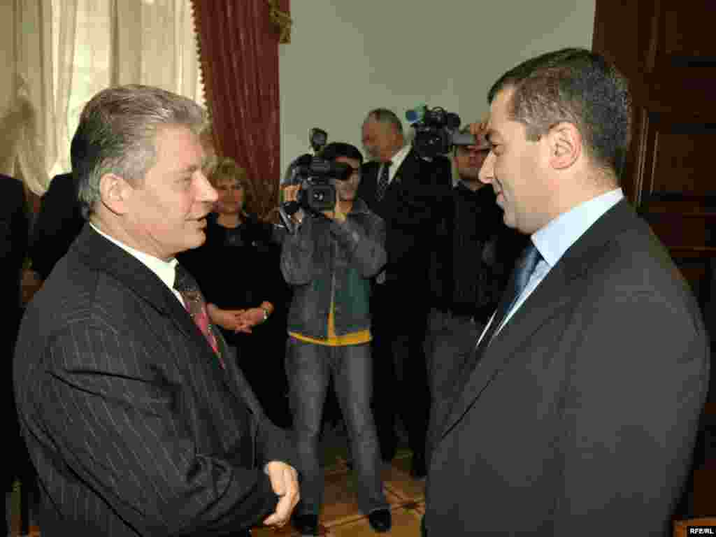 Беларускія дэпутаты вылецелі ў Грузію. Сустрэча Сяргея кіраўніка беларускай дэлегацыі Сяргея Маскевіча са сьпікерам парлямэнту Грузіі Давідам Бакрадзэ