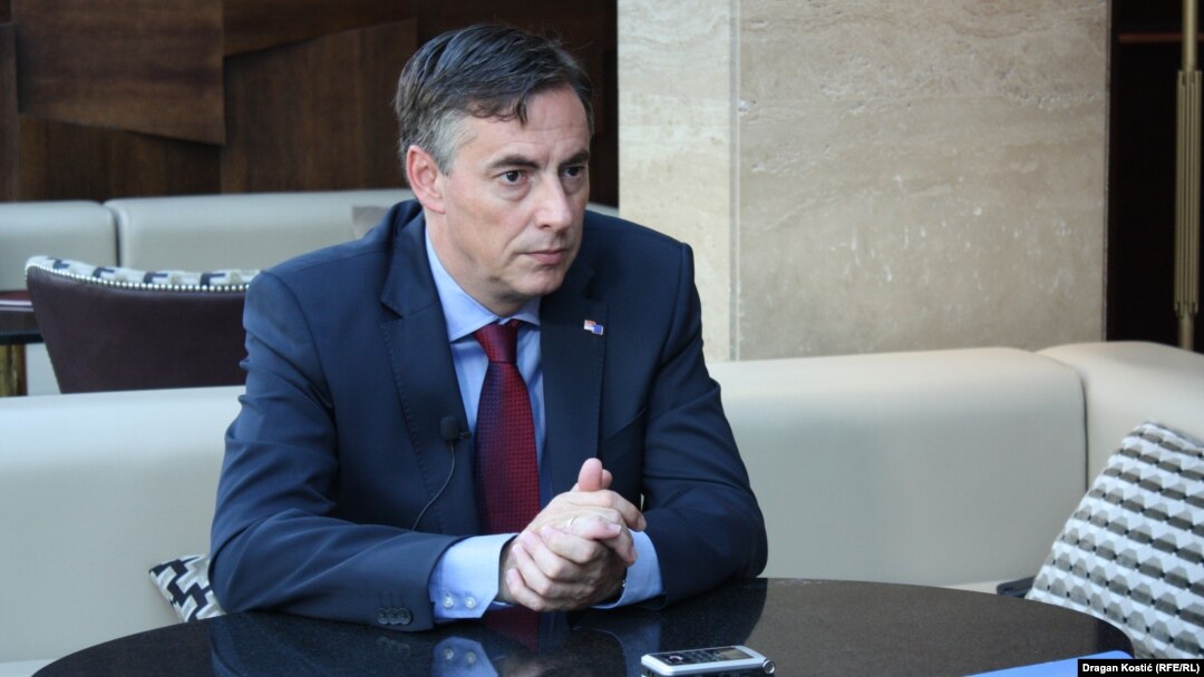 David McAllister, the leader of a European delegation, has urged Kosovo to drop its tariff on Serbian goods.