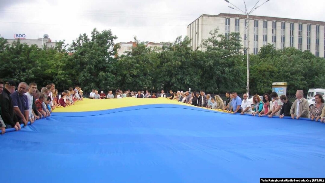 Ukrainians unfurl what they claim to be the world's largest flag in the eastern city of Dnipropetrovsk.