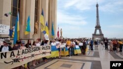 Протест проти візиту Путіна в Парижі, травень 2017 року