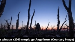 Кадр із фільму Мстислава Чернова «2000 метрів до Андріївки»