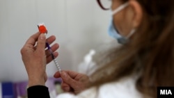 Interesim i ulët për vaksinim kundër COVID-19 nga ana e adoleshentëve në Maqedoninë e Veriut.