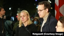 ელინა ვალტონენი რუსთაველის გამზირზე, საპროტესტო აქციაზე. 14 ოქტომბერი, 2025 წელი