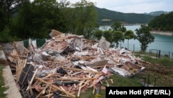 Srušena vikendica kod jezera Gazivode na Kosovu, 21. jul 2026.