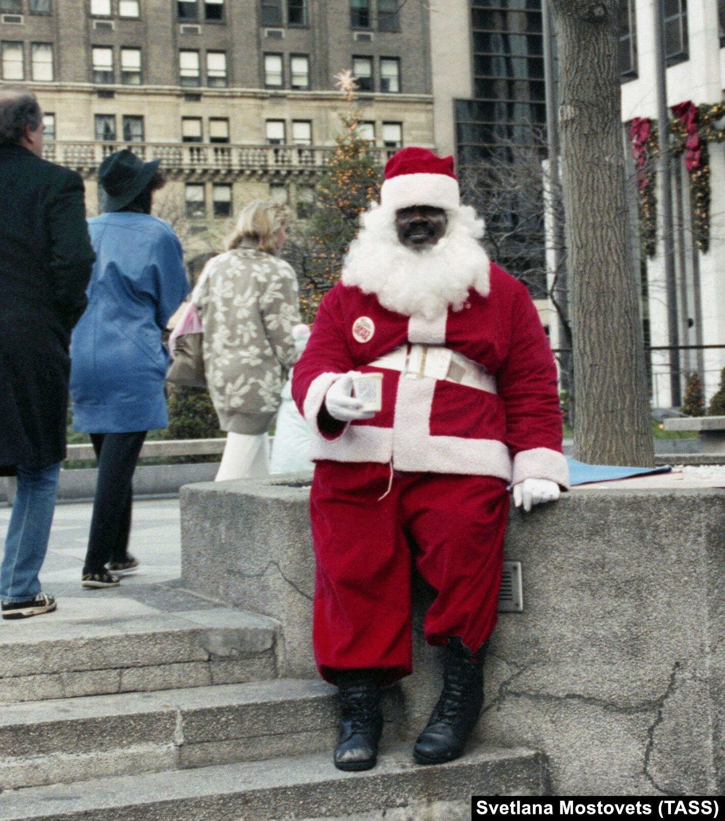 1990 年，紐約的出租聖誕老人。