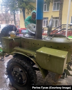 2022 рік. Польова кухня, в якій готували і готують безкоштовні гарячі обіди для чернігівців