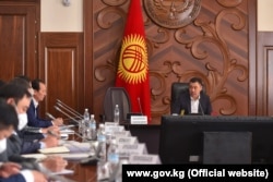 Қырғызстан премьері Садыр Жапаров үкімет отырысында. 12 қазан 2020 жыл.