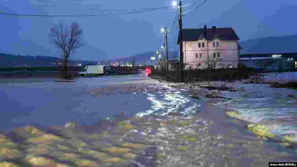 Ovako izgleda jedna ulica u Komoranu nakon poplava.