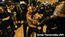 Վրաստան - Ոստիկանությունը ուժ է կիրառում ցուցարարների դեմ, Թբիլիսի, 16-ը ապրիլի, 2024թ.