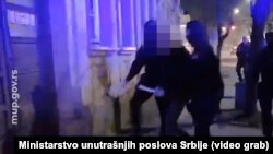 Policija dovodi privedene u Više javno tužilaštvo u Kraljevu, 23. februar 2026.