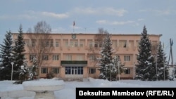 Райондук администрациянын имараты. Ак-Талаа. Иллюстрациялык сүрөт.