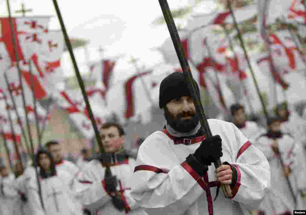 Georgia - Participanţi la marşul &quot;Alilo&quot;, procesiune religioasă tradiţională de Crăciun, la Tbilisi, 7 ianuarie 2013