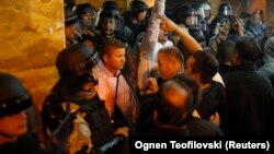 Штурм парламенту Македонії, 27 квітня 2017 року