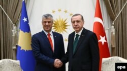 Erdogan je govorio i o privrednoj saradnji uz reči da „ohrabruje turske firme da investiraju na Kosovu"
