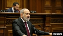Guvernul armean condus de Nikol Pașinian a inițiat mai multe acțiuni de depărtate de Rusia în ultimele luni, invocând lipsa de sprijin în războiul cu Azerbaidjanul în 2020.