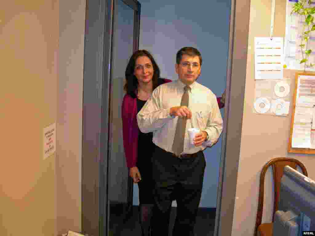 حميد فاطمی و شيرين فاميلی حيرت زده به اجراهای نوروزی خيره شده اند