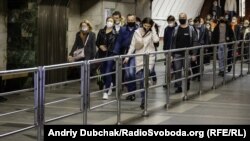 Із 21 листопада відсутність захисної маски у громадських місцях може обернутися штрафом у 170-255 гривень