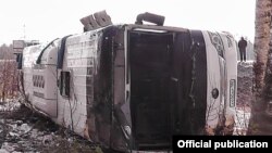 Ҳалокатга учраган автобус