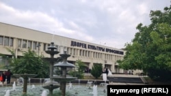 Сентябрь открыл осенний сезон свадеб – в ЗАГСе во Дворце культуры профсоюзов крымской столицы стали регистрировать больше браков