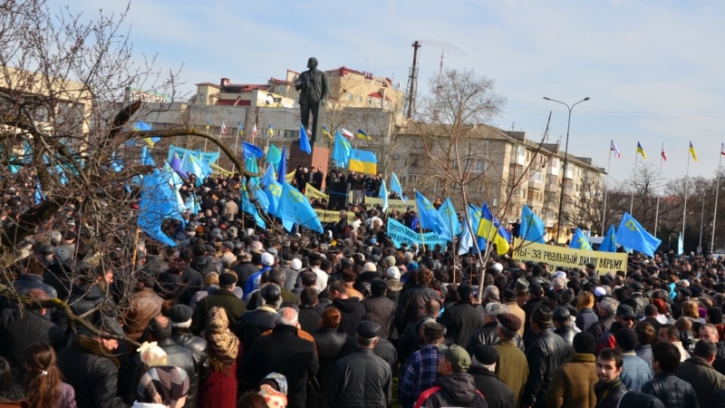 У мерії Петербурга назвали затримання за прапор кримських татар «непорозумінням»
