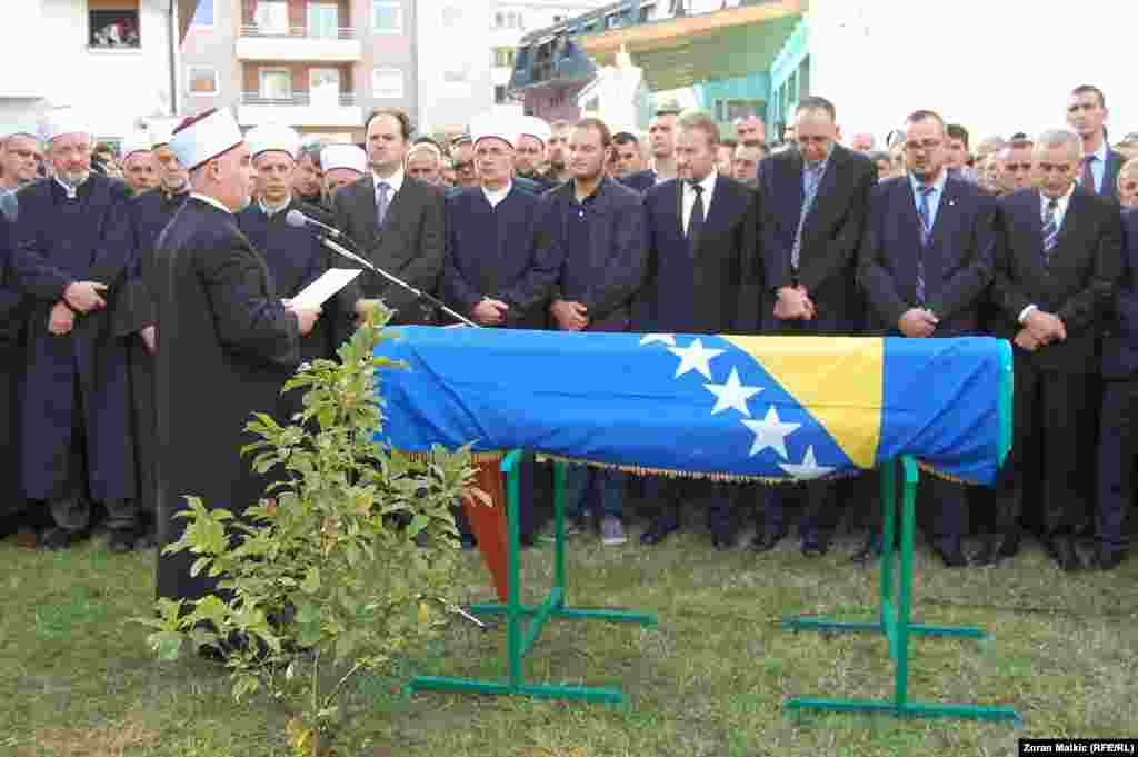 Bosnaski Samac - Burial of former Bosnian Presidency member Sulejaman Tihic, 27Sep2014