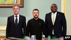 Secretarul de stat SUA, Antony Blinken (s), președintele Ucrainei, Volodimir Zelenski, și ministrul britanic de Externe, David Lammy, la Kiev, 11 septembrie 2024.