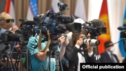 Талаштуу мыйзам медиа чөйрөнү кантип тескейт? 