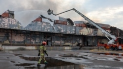 Зруйновані внаслідок російської атаки складські приміщення в Оболонському районі Києва, 5 серпня 2026 року