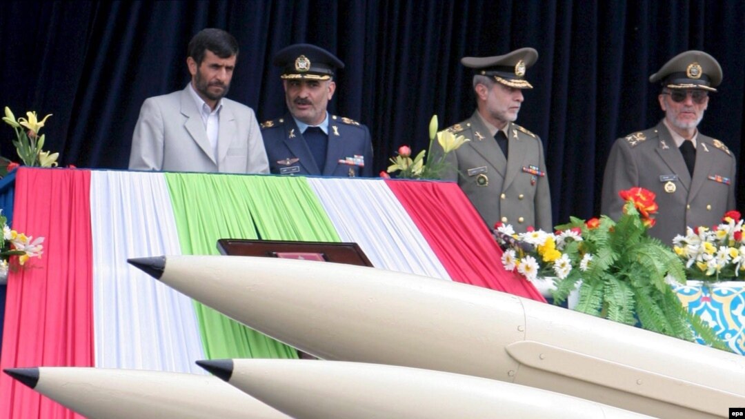 رییس جمهوری اسلامی می گوید که ارتش ایران قوی ترین ارتش منطقه است.(عکس: EPA)