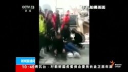 Лавҳаи бузург чаппа шуда, чор нафарро маҷруҳ намуд