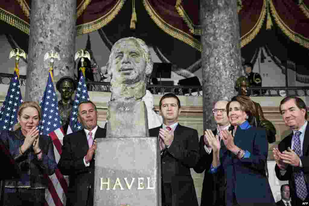 A bust of the late Czech President Vaclav Havel was unveiled in a ceremony at the U.S. Capitol in Washington, D.C. (AFP/Getty Images/Drew Angerer)