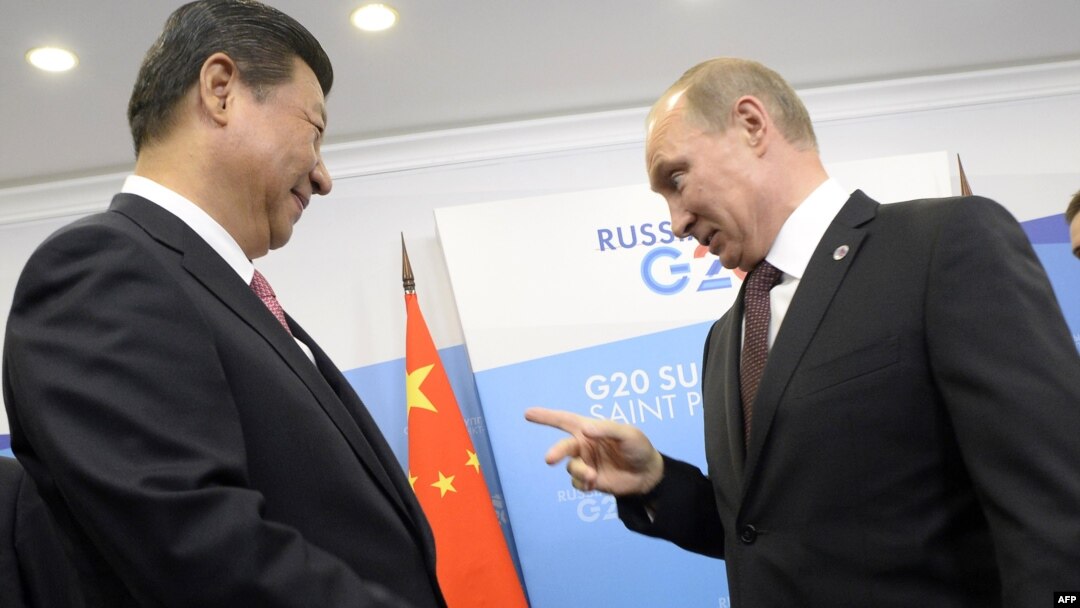 Analysts say Russian President Vladimir Putin (right) is hoping to ensure that his Chinese counterpart Xi Jinping remains a crucial ally. (file photo)