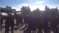 Оммавий бўшатилган “Шўртаннефтгаз” ишчилари норозилик билдирмоқда