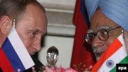 Володимир Путін (л) і Манмоган Сінг (п), архівне фото з одного з попередніх візитів